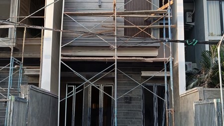 Dijual Rumah Baru 2 lantai di Manyar Jaya Surabaya