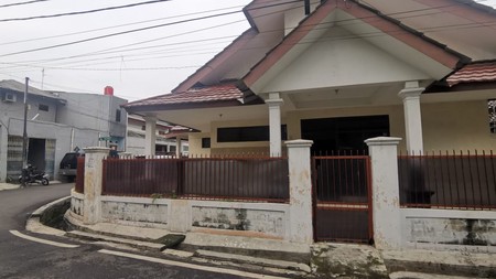 Rumah Hook Asri Dijual Cepat di Angsana Bungur Senen