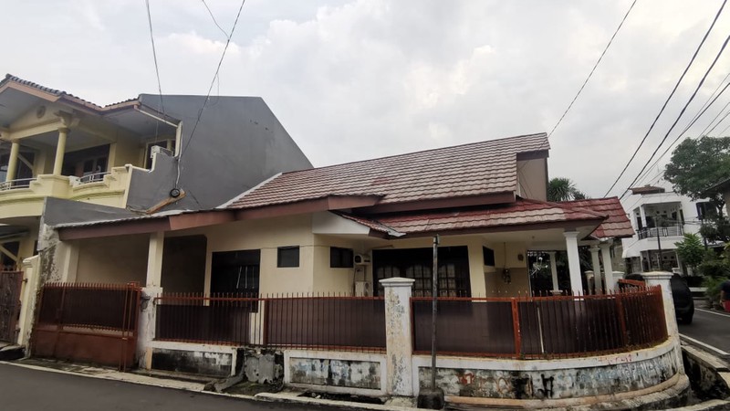 Rumah Hook Asri Dijual Cepat di Angsana Bungur Senen