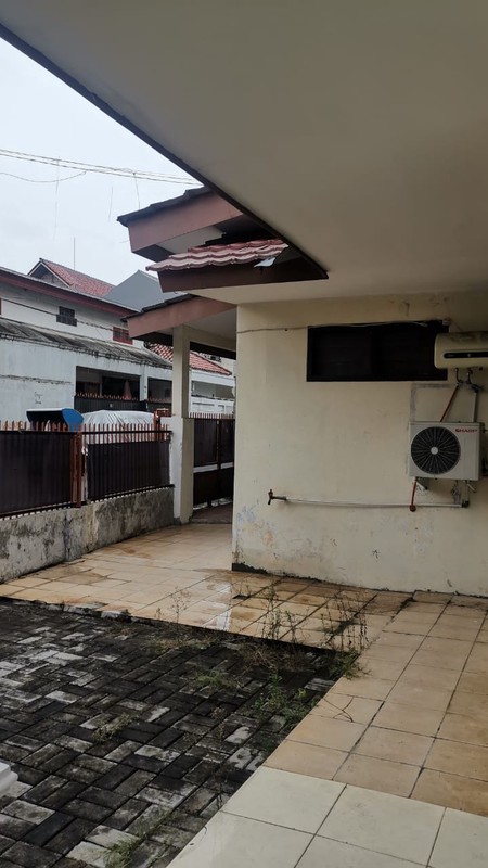 Rumah Hook Asri Dijual Cepat di Angsana Bungur Senen