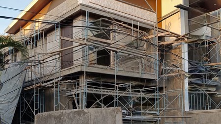 Dijual Rumah Baru Hook di Manyar Jaya Surabaya