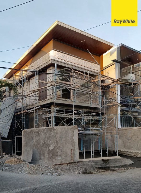 Dijual Rumah Baru Hook di Manyar Jaya Surabaya