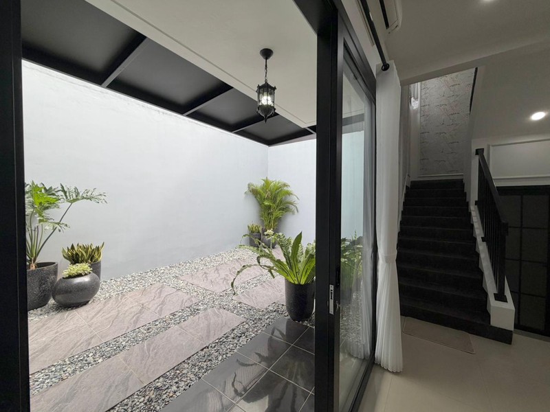 dijual rumah rapih bagus strategis tengah kota dekat sekolah al-azhar puspita loka bsd city