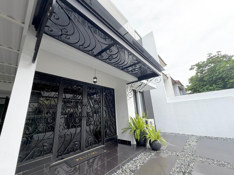 dijual rumah rapih bagus strategis tengah kota dekat sekolah al-azhar puspita loka bsd city