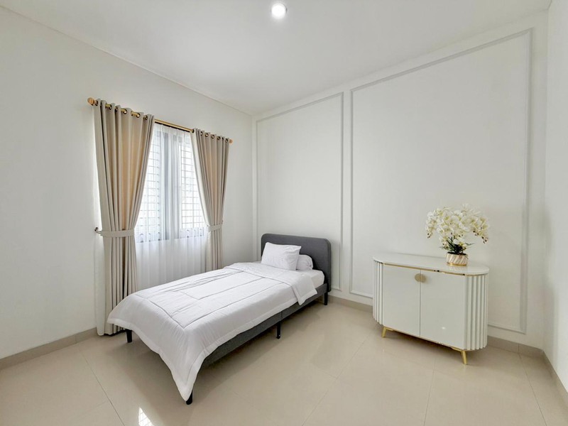 dijual rumah rapih bagus strategis tengah kota dekat sekolah al-azhar puspita loka bsd city