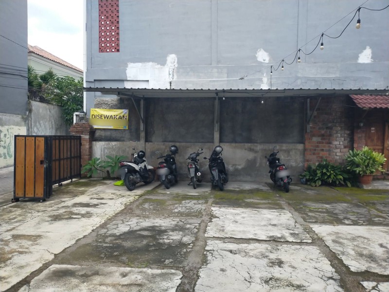 Ruang Usaha Strategis Cocok untuk Kafe di Maguwoharjo, Depok, Sleman, Dekat Ringroad