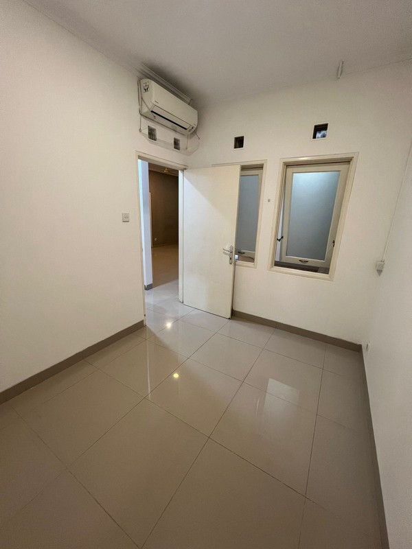 Rumah di Antaboga Daerah Mearwangi Dekat Singgasana