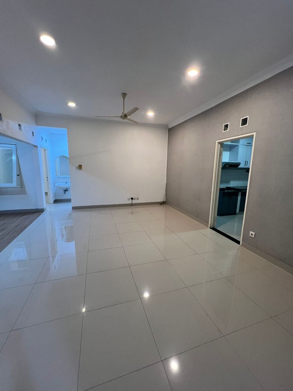 Rumah di Antaboga Daerah Mearwangi Dekat Singgasana