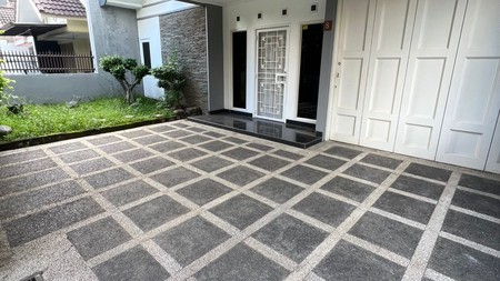 Rumah di Antaboga Daerah Mearwangi Dekat Singgasana