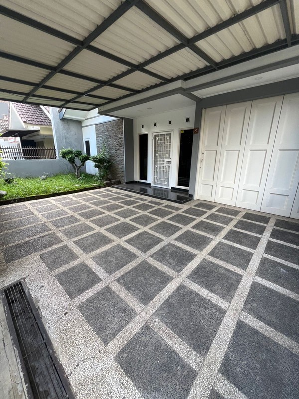 Rumah di Antaboga Daerah Mearwangi Dekat Singgasana