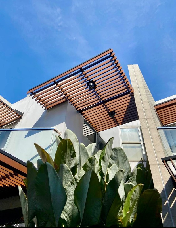 Rumah dengan Desain Modern Hunian Nyaman dan Asri di Bintaro Sektor 9