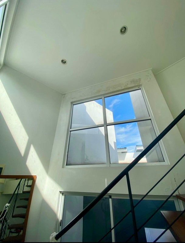 Rumah dengan Desain Modern Hunian Nyaman dan Asri di Bintaro Sektor 9