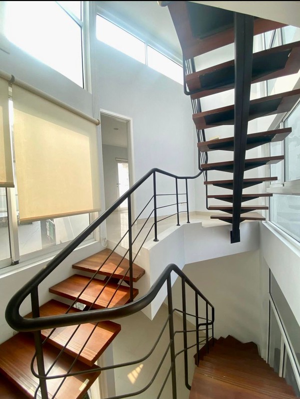 Rumah dengan Desain Modern Hunian Nyaman dan Asri di Bintaro Sektor 9