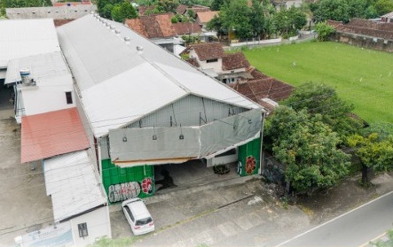 Gudang Luas di Ringroad Selatan - Lokasi Strategis untuk Bisnis Anda