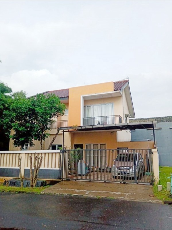 Rumah Siap Huni dengan ceiling tinggi di Puspita Loka BSD