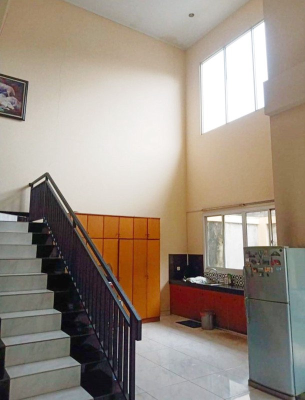 Rumah Siap Huni dengan ceiling tinggi di Puspita Loka BSD