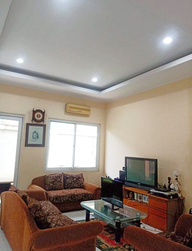 Rumah Siap Huni dengan ceiling tinggi di Puspita Loka BSD