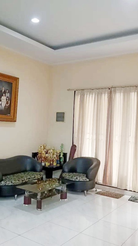Rumah Siap Huni dengan ceiling tinggi di Puspita Loka BSD