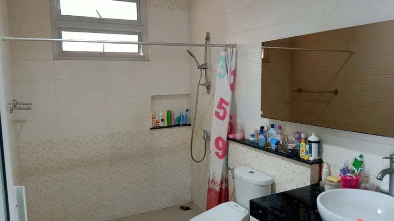 Rumah Siap Huni dengan ceiling tinggi di Puspita Loka BSD