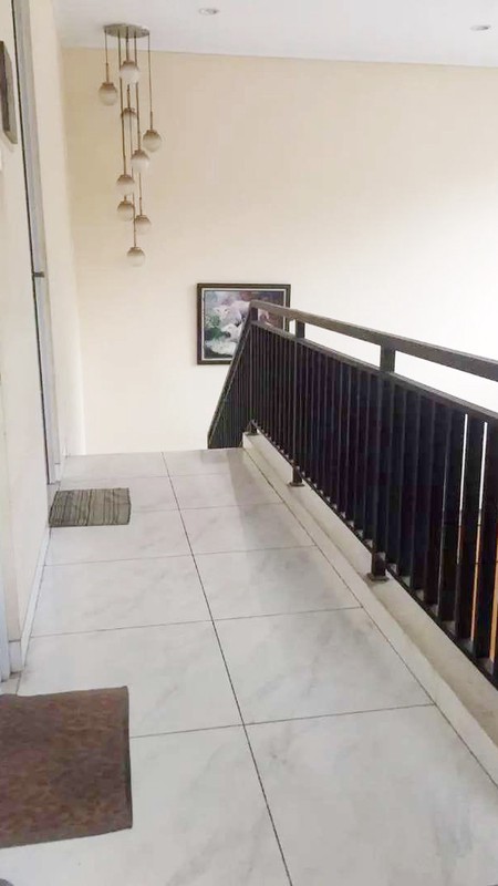 Rumah Siap Huni dengan ceiling tinggi di Puspita Loka BSD