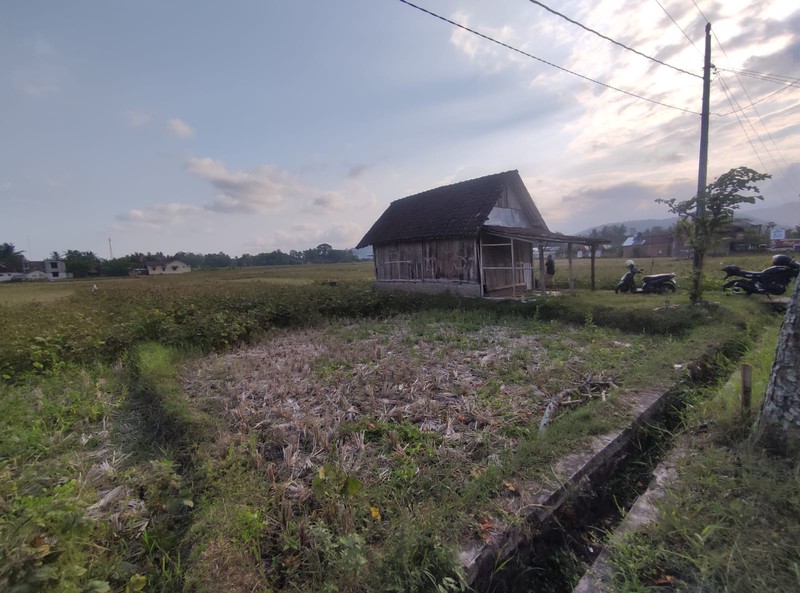  Tanah Komersial 1075 Meter Persegi di Tepi Jalan Raya Kenteng , Potensial Bisnis, Nanggulan, Kulonprogo