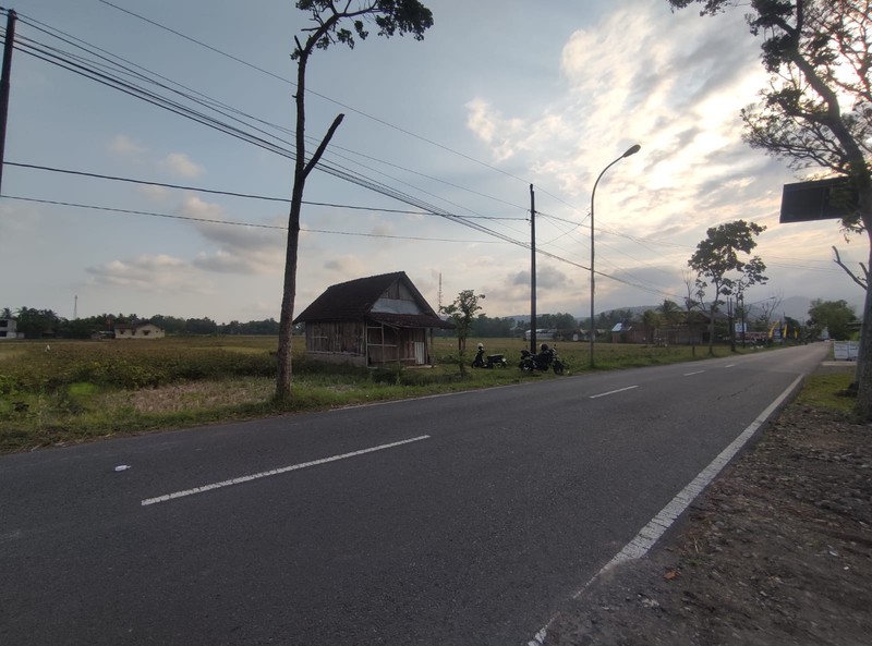  Tanah Komersial 1075 Meter Persegi di Tepi Jalan Raya Kenteng , Potensial Bisnis, Nanggulan, Kulonprogo