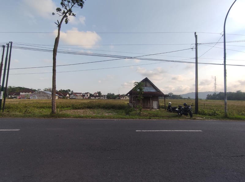 Tanah Komersial 1075 Meter Persegi di Tepi Jalan Raya Kenteng , Potensial Bisnis, Nanggulan, Kulonprogo