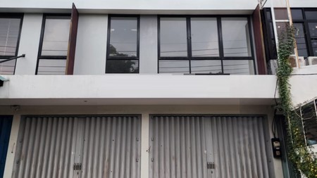 Dijual Ruko 3 lantai di Manyar Jaya Surabaya