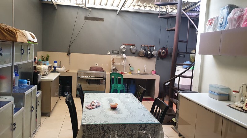 Rumah Apik Terawat 2 Lantai di Sukaraja Dekat Tol Pasteur Bandung