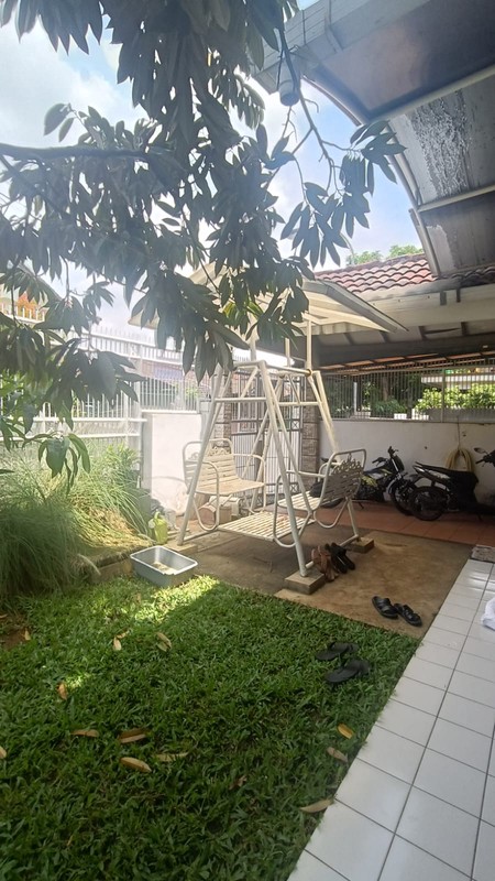 dijual rumah strategis siap huni area kencana loka bsd city shm pembayaran bisa kpr