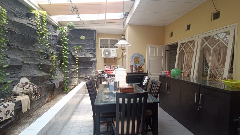 dijual rumah strategis siap huni area kencana loka bsd city shm pembayaran bisa kpr