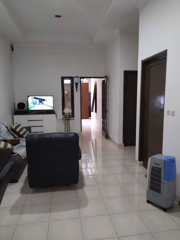 Rumah Cantik Siap Huni Semi Furnish Taman Kopo Indah 3