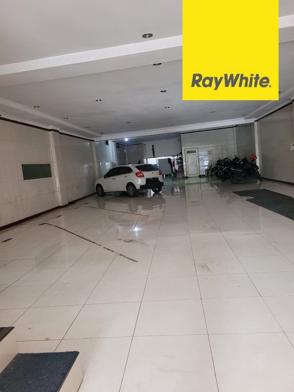 Disewakan Ruko 3 lantai di Jalan Kedungdoro Surabaya Pusat