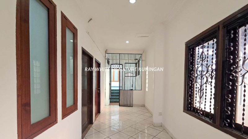 Rumah 2 Lantai Disewakan Area Strategis dan Tenang di Menteng