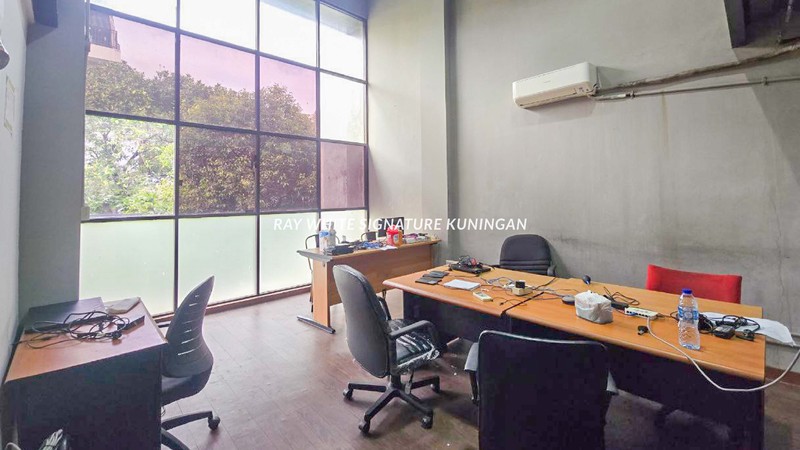 Ruko 4 Lantai Strategis Selangkah dari Bendungan Hilir Raya - Cocok untuk Kantor & Usaha