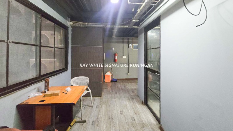 Ruko 4 Lantai Strategis Selangkah dari Bendungan Hilir Raya - Cocok untuk Kantor & Usaha