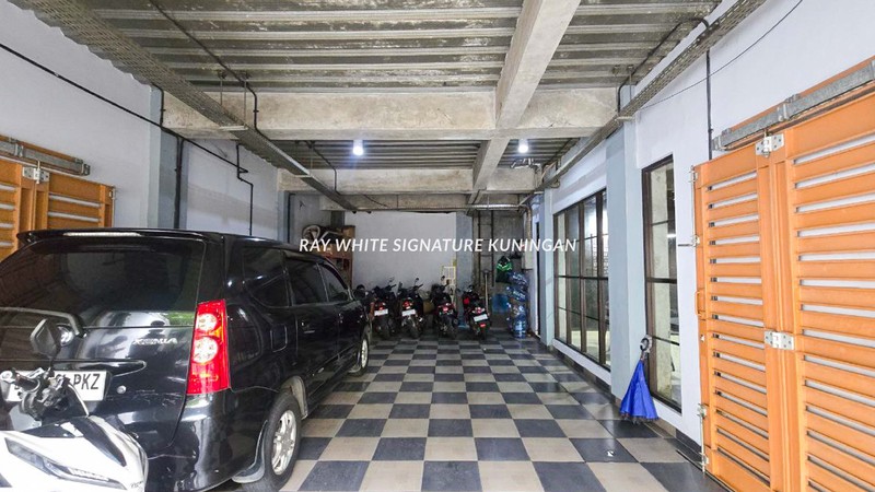 Ruko 4 Lantai Strategis Selangkah dari Bendungan Hilir Raya - Cocok untuk Kantor & Usaha