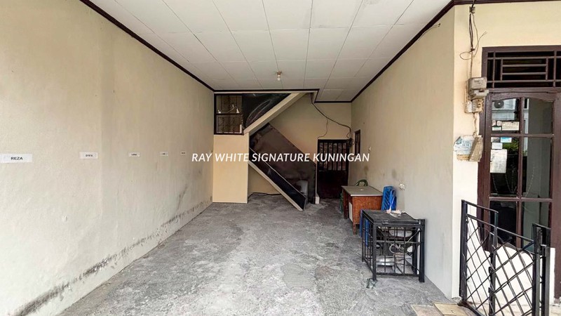 Rumah Kost Strategis di Setiabudi - Lokasi Ramai, Peluang Investasi Tinggi!