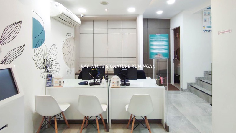 Ruko 4 Lantai Posisi Hook di Jalan Tawakal Ujung Tomang