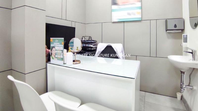 Ruko 4 Lantai Posisi Hook di Jalan Tawakal Ujung Tomang