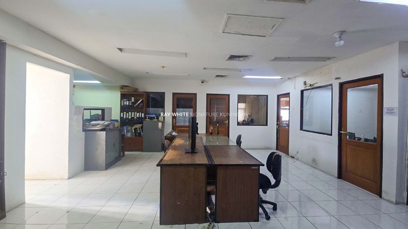 Gedung Kantor 4,5 Lantai di Lokasi Premium Menteng Area yang Cocok Untuk Hotel