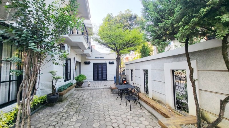 Rumah Bagus, Cantik, Asri, Lokasi strategis dan Bebas Banjir di Pesanggrahan