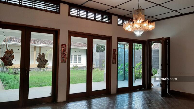 Rumah klasik di sayap dago dekat RS Boromeus