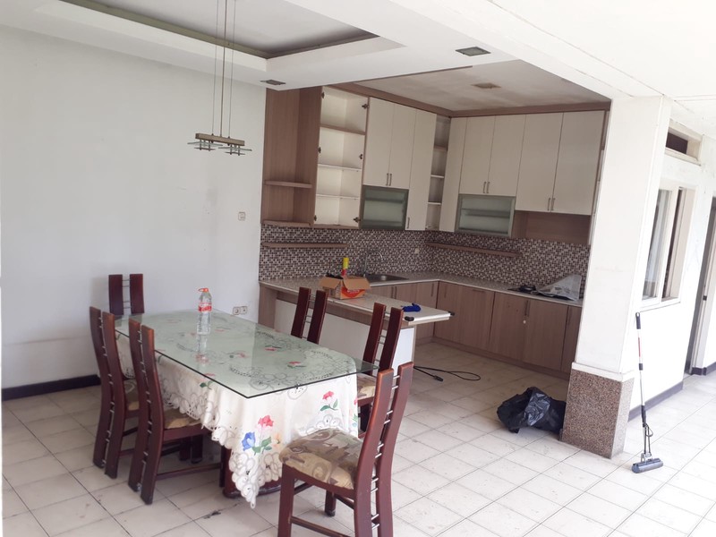 Rumah klasik di sayap dago dekat RS Boromeus