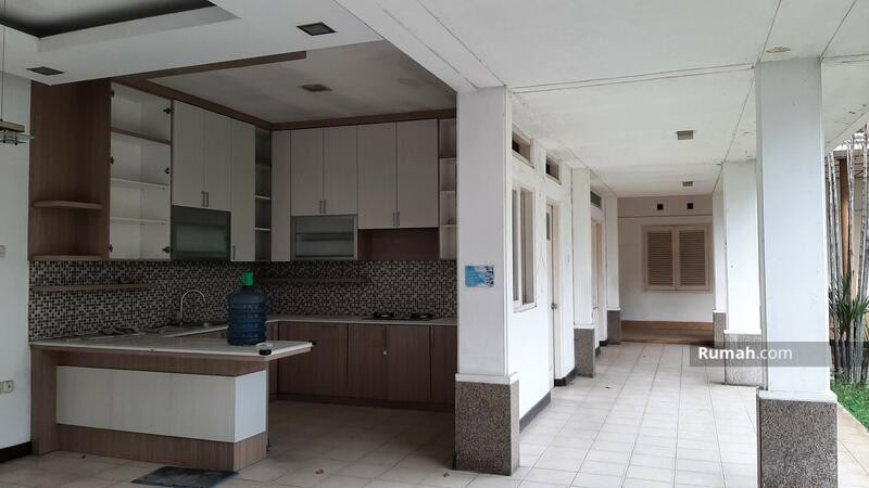 Rumah klasik di sayap dago dekat RS Boromeus