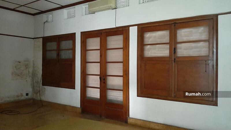 Rumah klasik di sayap dago dekat RS Boromeus