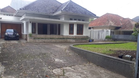 Rumah klasik di sayap dago dekat RS Boromeus