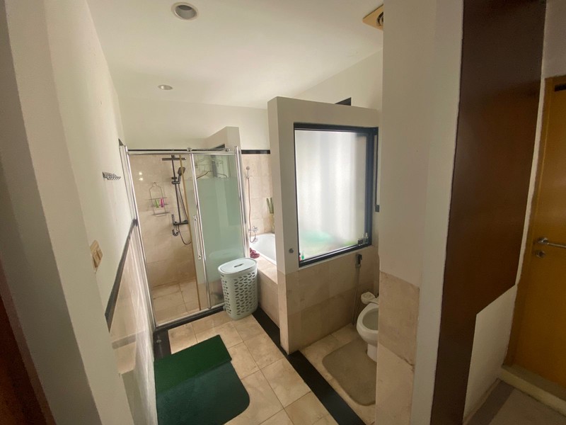 Rumah Luas dengan Kolam Renang di Lebak Bulus