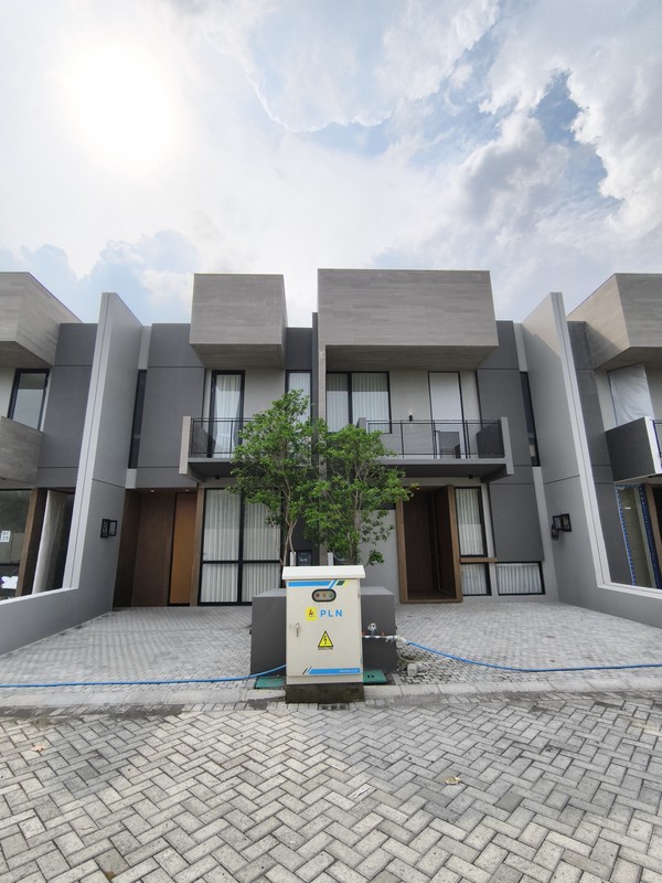 Rumah Mewah Premium di Surabaya Timur, Dekat Tol Tambak Sumur & Bandara Juanda