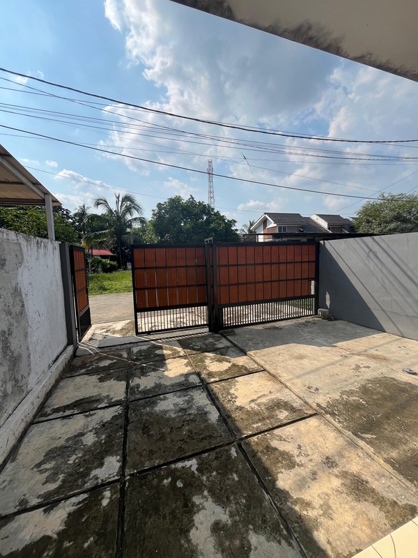 Rumah 2 lantai di jalan utama Setraland Parung Panjang